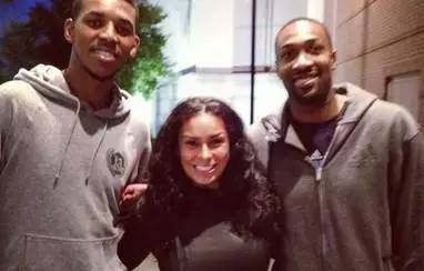 剪辑并配以 剪辑并配以